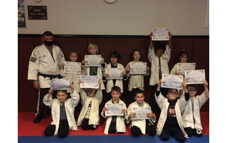 Cours de judo en périscolaire